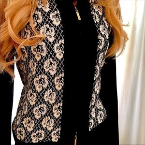 ST. JOHN KNIT JACKET SIZE 6 MINT CONDITION